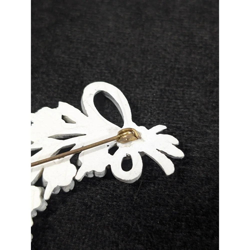 Vtg 1940s Carved Celluloid Lily of‎ the Valley Flower Bouquet Pin Brooch Cream